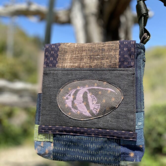 絣、柿渋染、抜染画アートショルダーバッグ